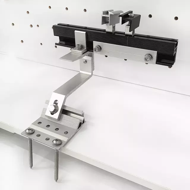 Os painéis solares danificam os telhados, mitos e fatos que os proprietários devem saber