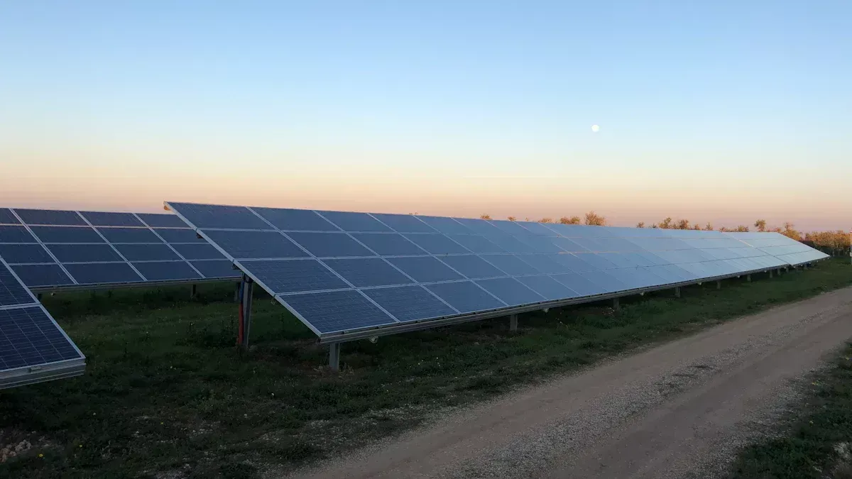 Prós e contras dos painéis solares montados no solo