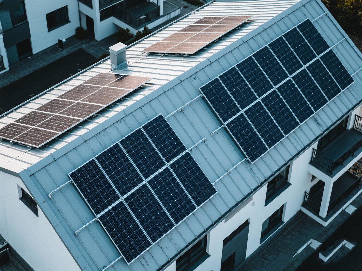 Considerações de design -chave para sistemas de montagem solar em diferentes tipos de telhado