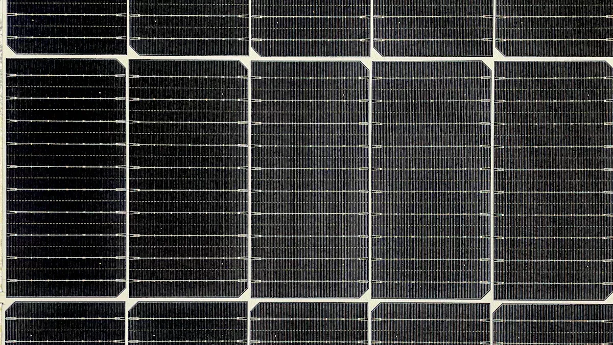 Quais materiais são usados para fazer painéis solares？